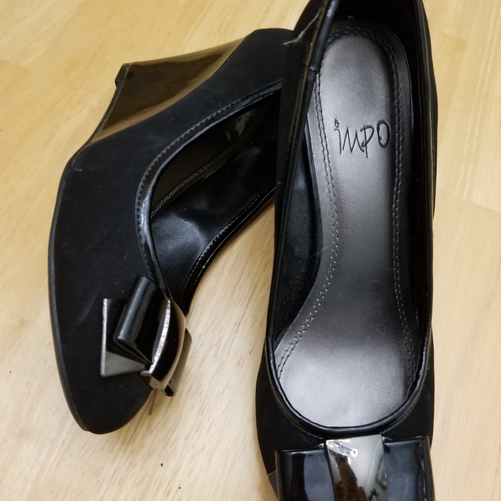 Black velvet 3 1/2" wedge heels with bow. Impo 6.5